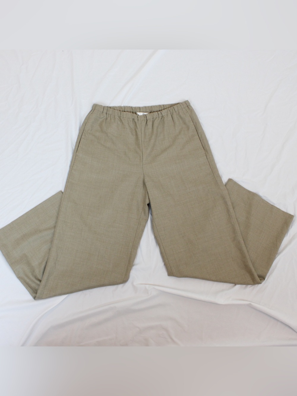 Banana Republic 100% wool Tan Pants.  Size M // high waisted and wide leg